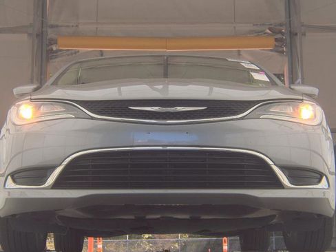 Used 2016 Chrysler 200 Limited FWD image 3