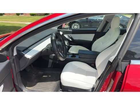 Used 2020 Tesla Model 3 Standard Range RWD image 5