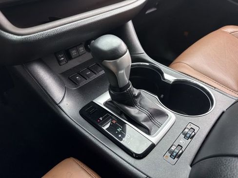 Used 2019 Toyota Highlander Limited FWD image 20