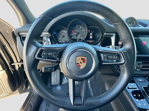 Used 2022 Porsche Macan image 11