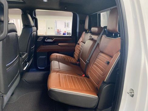 Used 2024 GMC Sierra 3500 Denali Ultimate AWD/4WD image 9
