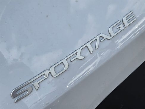 New 2026 Kia Sportage LX image 8