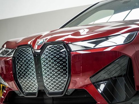 Used 2022 BMW iX xDrive50 w/ Sport Package image 2