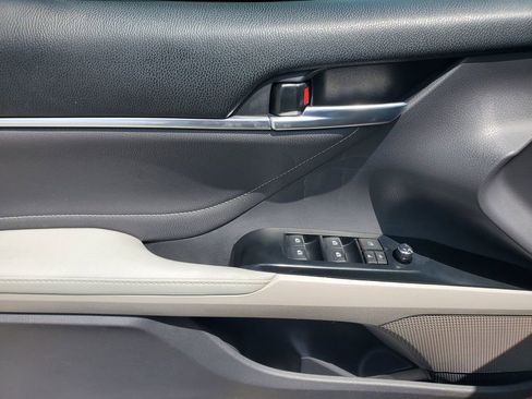 Used 2018 Toyota Camry XSE image 19