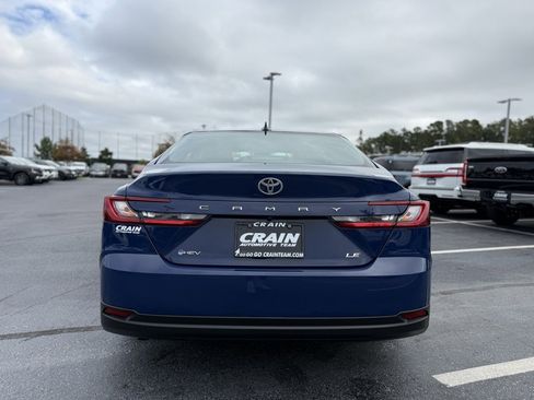 Used 2025 Toyota Camry SE image 6