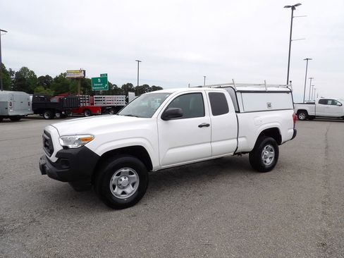 Used 2022 Toyota Tacoma SR RWD image 3