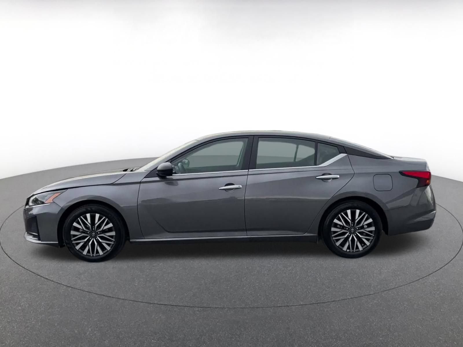 Used 2025 Nissan Altima 2.5 SV FWD image 8