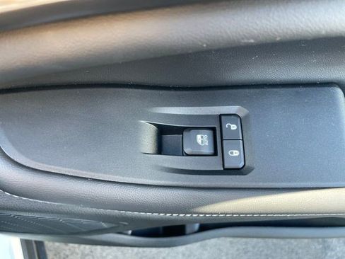 Used 2023 Jeep Grand Cherokee Altitude AWD/4WD image 11