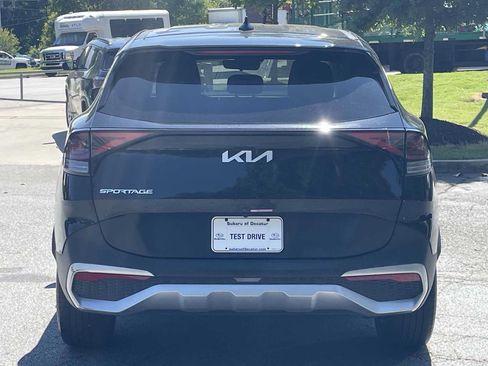 Used 2024 Kia Sportage EX FWD image 3