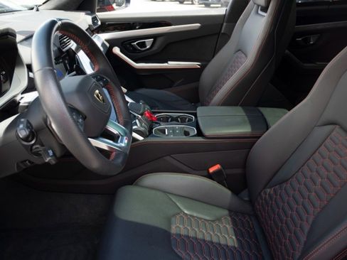 Used 2021 Lamborghini Urus AWD/4WD image 17
