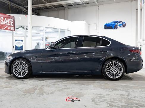 Used 2019 Alfa Romeo Giulia Ti w/ Quick Order Package 22Z Lusso RWD image 4