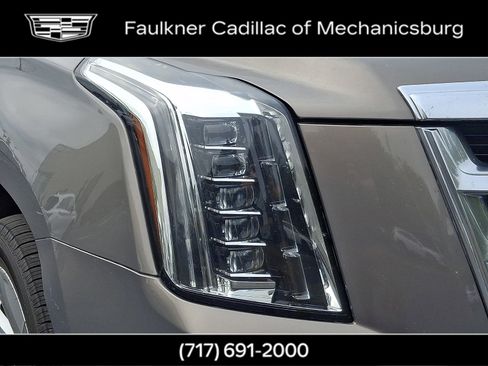 Used 2018 Cadillac Escalade Luxury AWD/4WD image 14