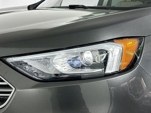 Used 2019 Ford Edge Titanium w/ Cold Weather Package AWD/4WD image 26