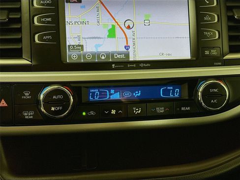 Used 2019 Toyota Highlander XLE AWD/4WD image 9
