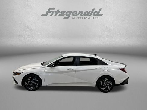 Used 2025 Hyundai Elantra Sport FWD image 2