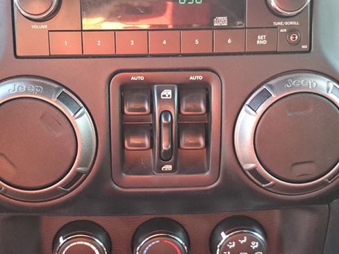 Used 2018 Jeep Wrangler Unlimited Sport S AWD/4WD image 23