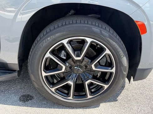 Used 2022 Chevrolet Suburban RST w/ Luxury Package RWD image 22