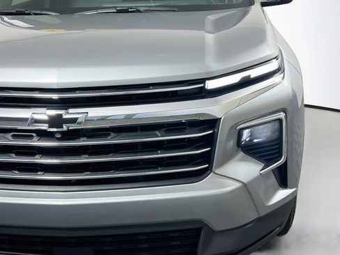 Used 2026 Chevrolet Traverse LT FWD image 11