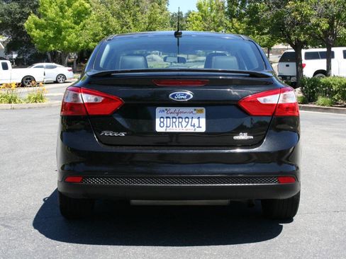 Used 2014 Ford Focus SE w/ Equipment Group 201A FWD image 6