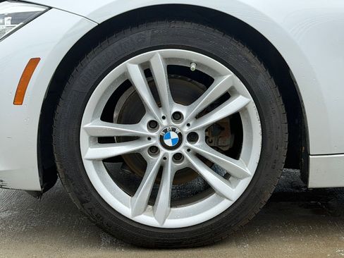 Used 2017 BMW 320i Sedan RWD image 11