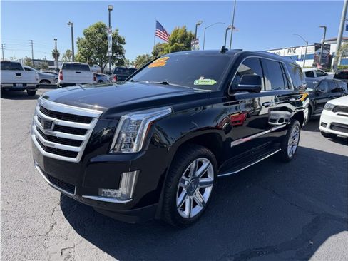 Used 2016 Cadillac Escalade Luxury image 3