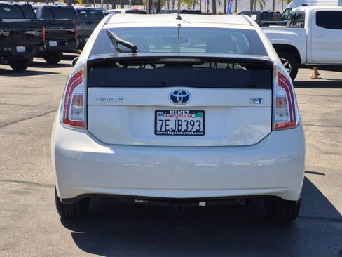 Used 2014 Toyota Prius Two w/ Preferred Accessory Package FWD image 7