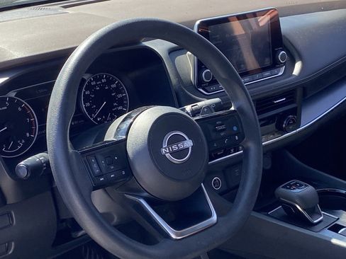 Used 2023 Nissan Rogue SV image 6