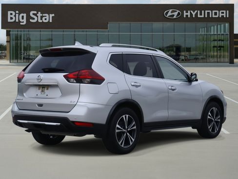 Used 2020 Nissan Rogue SV w/ Premium Package image 4