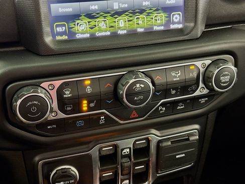 Used 2023 Jeep Wrangler Unlimited Sahara image 19