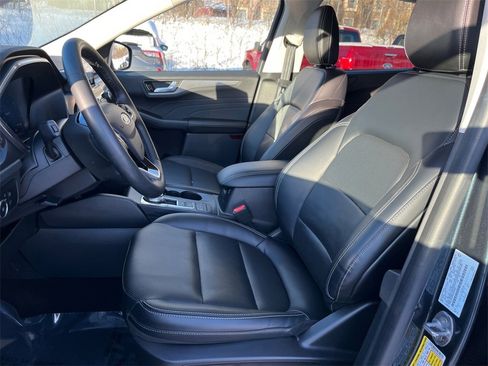 Used 2022 Ford Escape Titanium w/ Class II Trailer Tow Package image 9