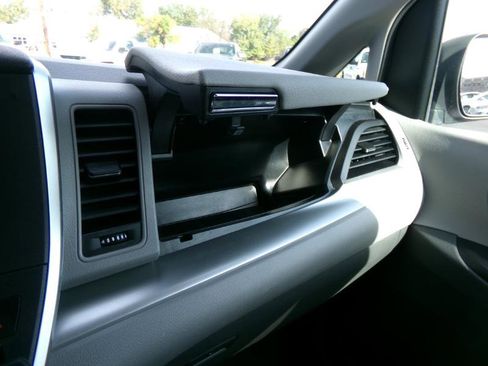 Used 2020 Toyota Sienna LE image 32