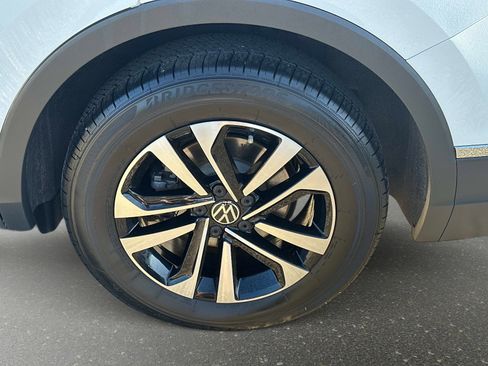 Used 2024 Volkswagen Tiguan S image 10