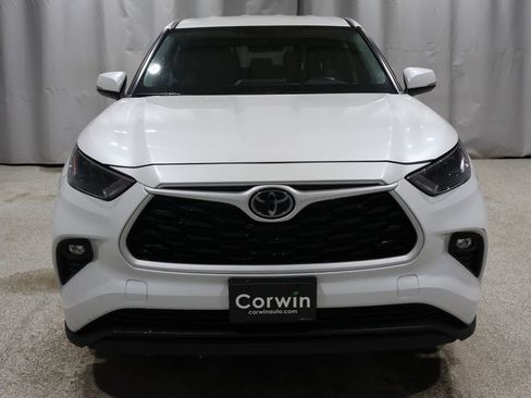 Used 2024 Toyota Highlander LE image 7