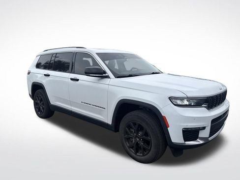 Used 2023 Jeep Grand Cherokee L Limited AWD/4WD image 2