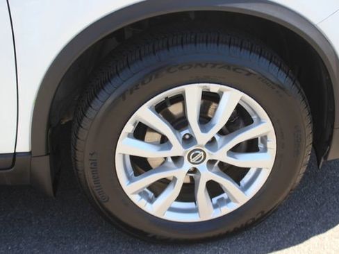Used 2018 Nissan Rogue SV AWD/4WD image 35