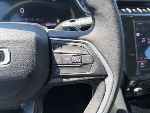 Used 2025 Jeep Grand Cherokee Laredo X w/ Luxury Tech Group I image 20