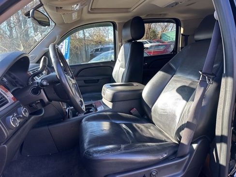 Used 2014 Chevrolet Suburban LTZ image 7