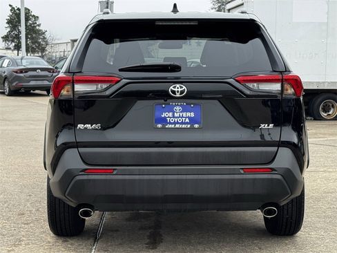 Used 2025 Toyota RAV4 XLE image 8