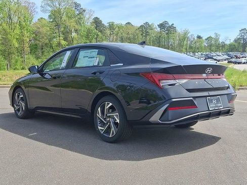 New 2026 Hyundai Elantra Limited FWD image 12