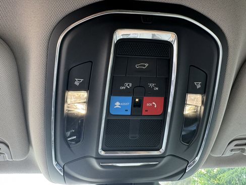 Used 2024 Jeep Wagoneer 2WD image 28