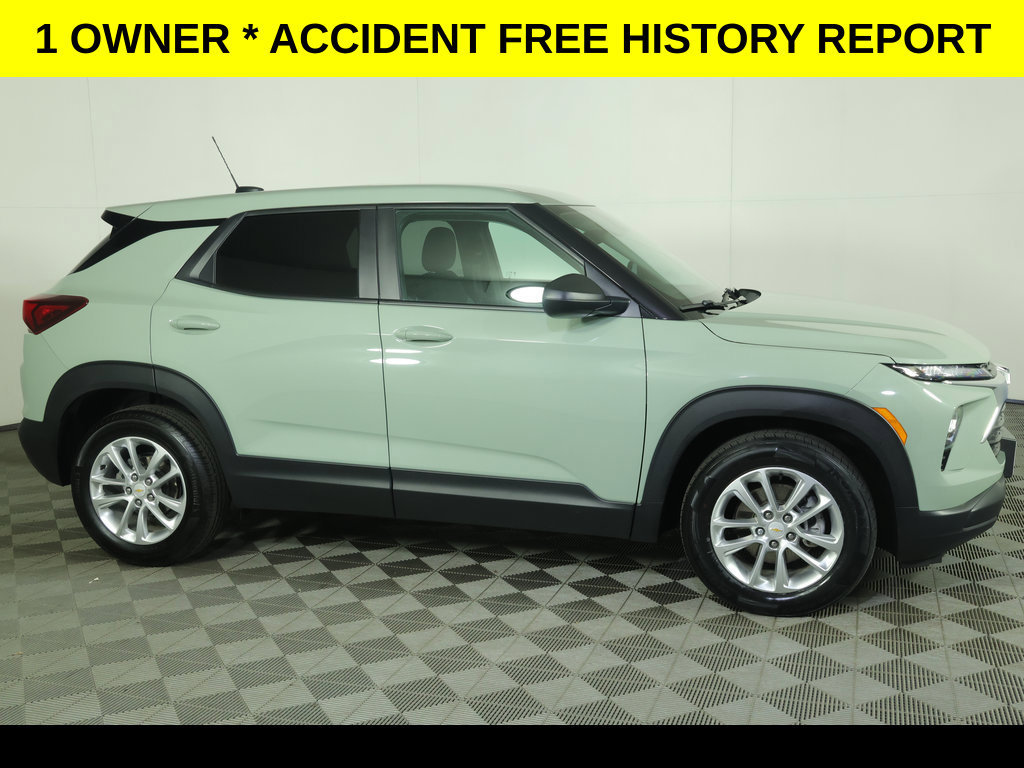Used 2025 Chevrolet TrailBlazer LS w/ LS Convenience Package FWD image 2