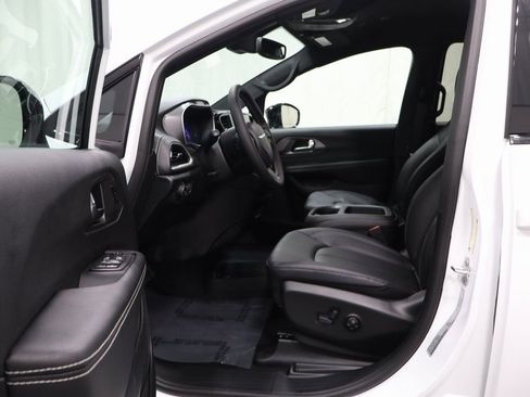 New 2026 Chrysler Pacifica Select w/ S Appearance Package FWD image 11