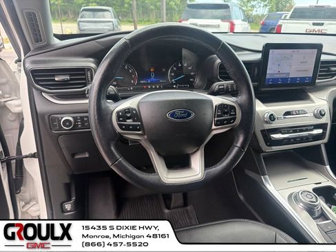 Used 2022 Ford Explorer XLT w/ Equipment Group 202A AWD/4WD image 14