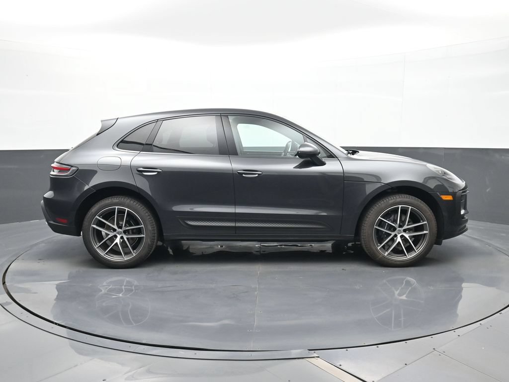 Certified 2025 Porsche Macan AWD/4WD image 23