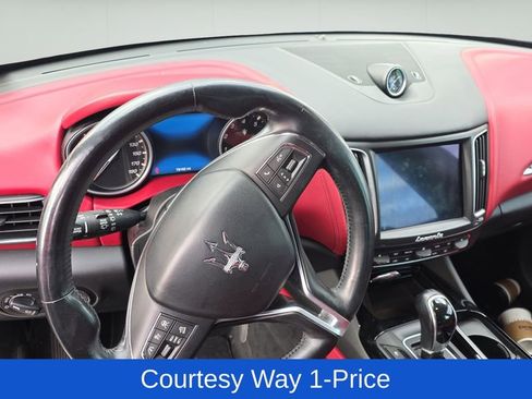Used 2018 Maserati Levante GranLusso AWD/4WD image 11
