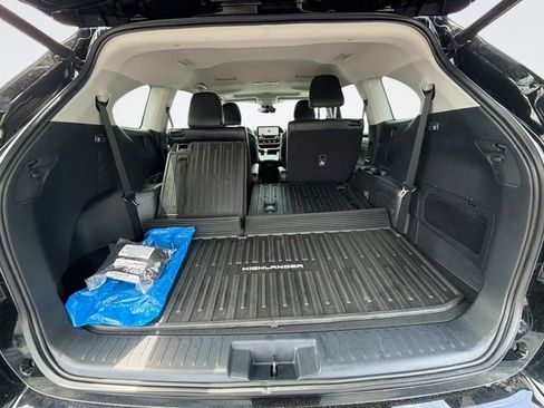 Used 2023 Toyota Highlander XLE AWD/4WD image 13