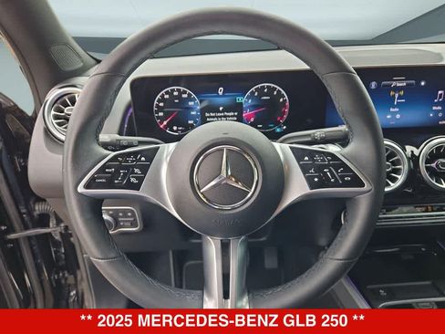 Used 2025 Mercedes-Benz GLB 250 image 22