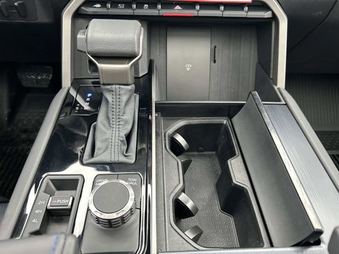 Used 2026 Toyota Sequoia Platinum image 34