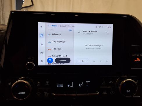 Used 2023 Toyota Highlander XLE image 13