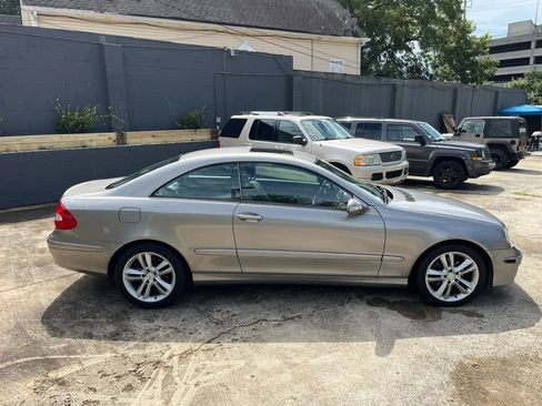 Used 2006 Mercedes-Benz CLK 350 Coupe image 4